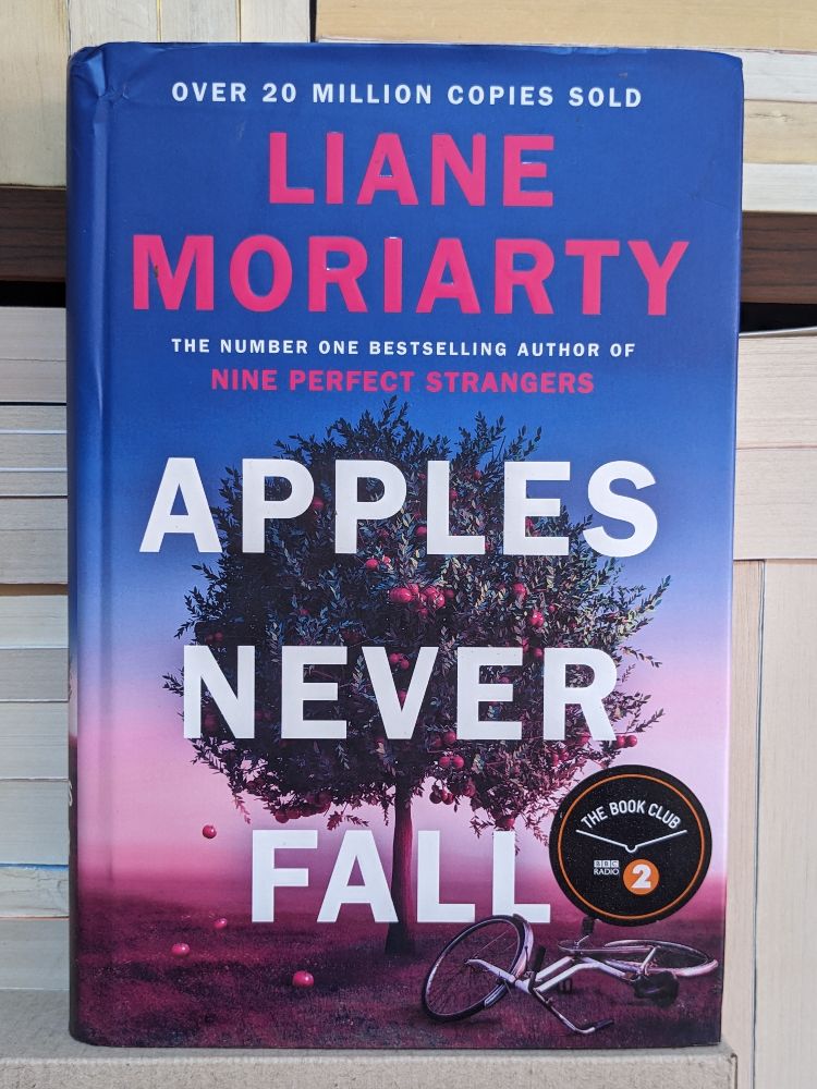 Apples never fall By LIANE MORIARTY
