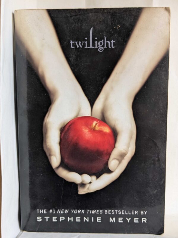 Twilight (The Twilight Saga #1 ) by Stephenie Meyer