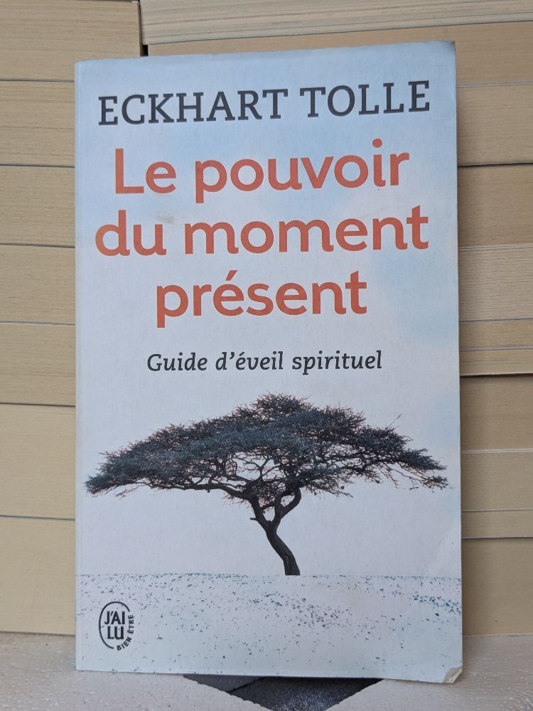 Le pouvoir du moment présent: guide d'éveil spirituel par Eckhart Tolle