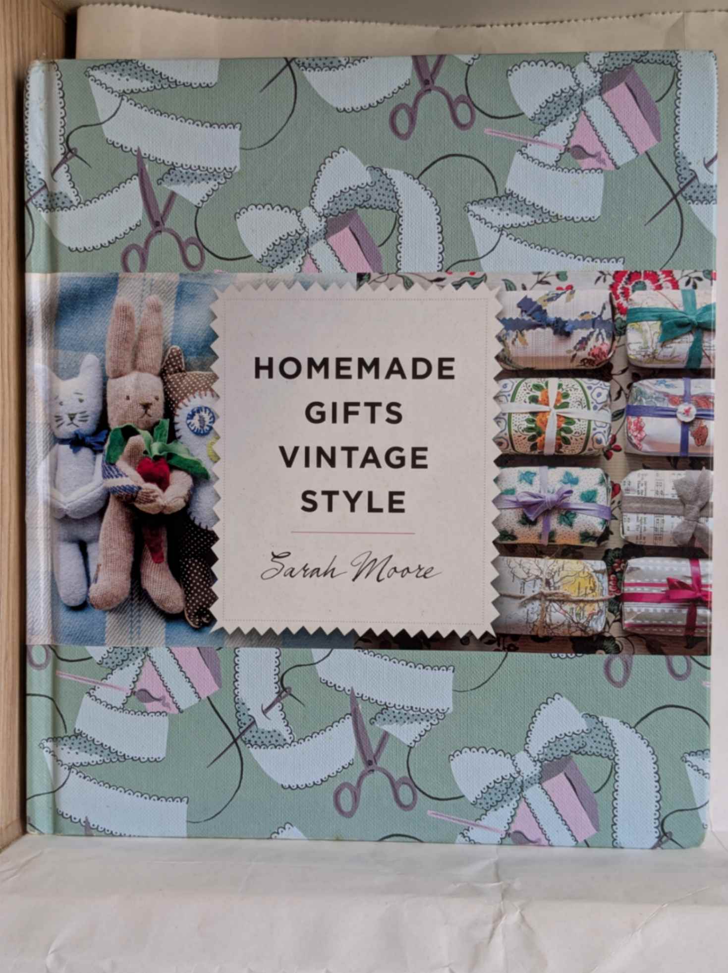 Home Made Gifts Vintage Style by Moore, Sarah
